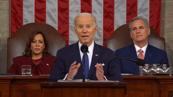 Nghị sĩ Mỹ phản ứng trong lúc ông Biden đọc Thông điệp Liên bang ảnh 6