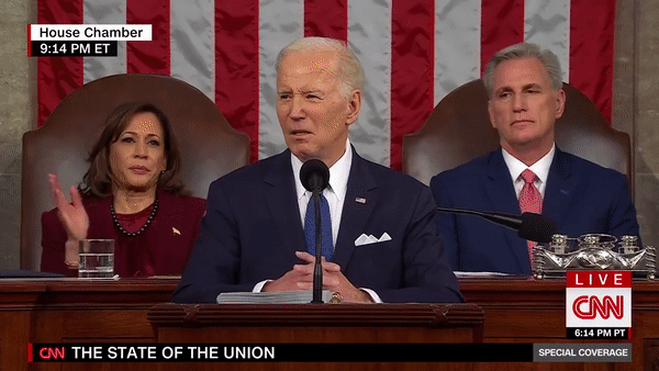 Nghị sĩ Mỹ phản ứng trong lúc ông Biden đọc Thông điệp Liên bang ảnh 13