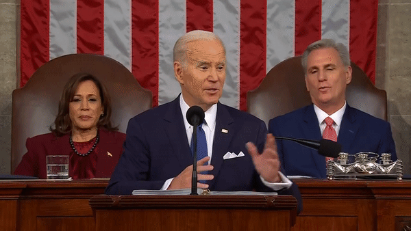 Nghị sĩ Mỹ phản ứng trong lúc ông Biden đọc Thông điệp Liên bang ảnh 8
