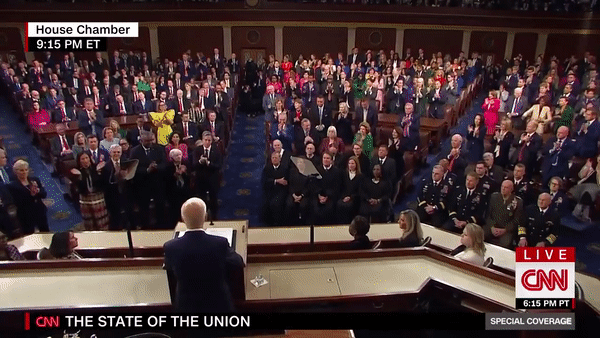 Nghị sĩ Mỹ phản ứng trong lúc ông Biden đọc Thông điệp Liên bang ảnh 14