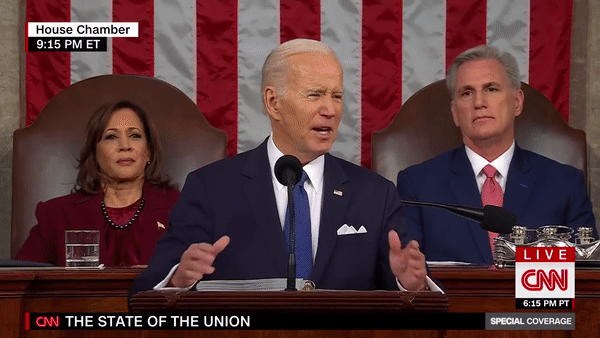Nghị sĩ Mỹ phản ứng trong lúc ông Biden đọc Thông điệp Liên bang ảnh 16