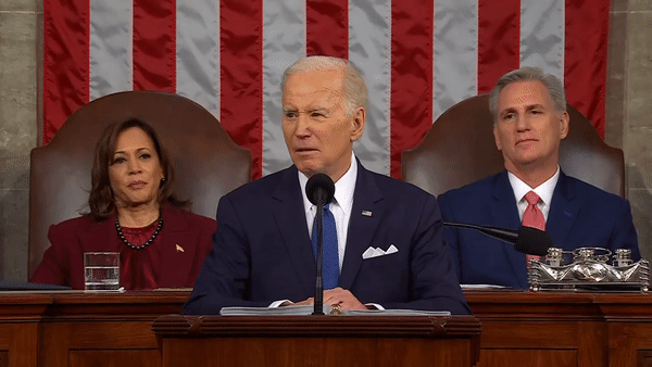 Nghị sĩ Mỹ phản ứng trong lúc ông Biden đọc Thông điệp Liên bang ảnh 1