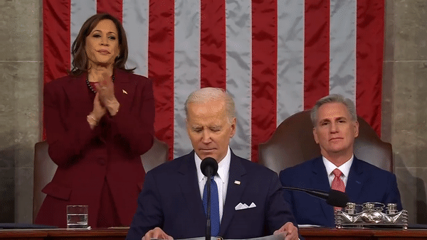 Nghị sĩ Mỹ phản ứng trong lúc ông Biden đọc Thông điệp Liên bang ảnh 11