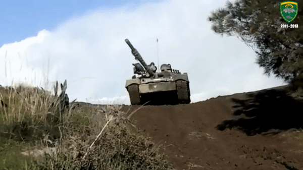 Bất ngờ với quốc gia châu Á sở hữu số lượng lớn 'xe tăng quốc bảo' Nga T-80UD ảnh 12