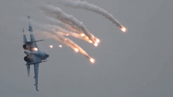 Vì sao Su-27 nằm trong số những chiến đấu cơ nguy hiểm nhất thế giới? ảnh 31