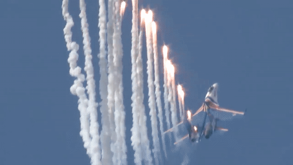 Vì sao Su-27 nằm trong số những chiến đấu cơ nguy hiểm nhất thế giới? ảnh 32