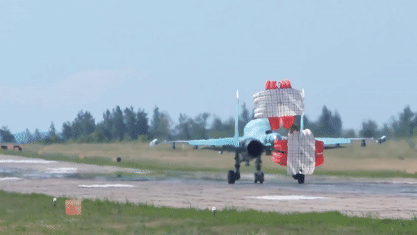 Vì sao Su-27 nằm trong số những chiến đấu cơ nguy hiểm nhất thế giới? ảnh 28