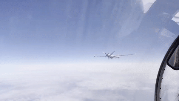 Nga đăng video tiêm kích áp sát UAV 'Thần chết' MQ-9 Mỹ ảnh 3