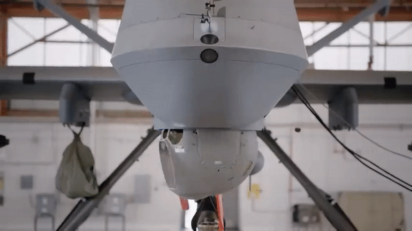 Nga đăng video tiêm kích áp sát UAV 'Thần chết' MQ-9 Mỹ ảnh 1