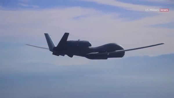 Mỹ điều UAV trinh sát RQ-4 đắt tiền hơn cả tiêm kích F-35 tới Biển Đen ảnh 14