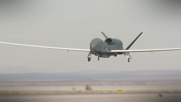 Mỹ điều UAV trinh sát RQ-4 đắt tiền hơn cả tiêm kích F-35 tới Biển Đen ảnh 7
