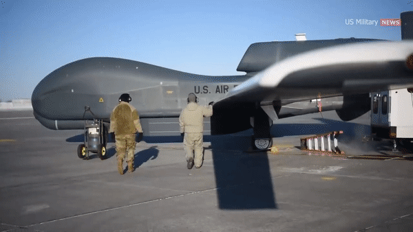 Mỹ điều UAV trinh sát RQ-4 đắt tiền hơn cả tiêm kích F-35 tới Biển Đen ảnh 23