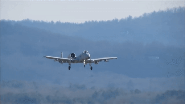 Phi công Mỹ: F/A-18 Super Hornet là sự thay thế tốt cho cường kích A-10