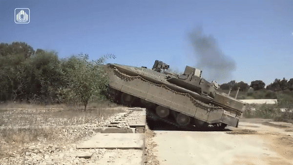 Phiên bản thiết giáp đặc biệt Namer 1500 được Israel cho tiến vào Dải Gaza