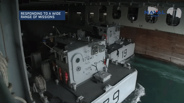 Pháp điều tàu sân bay trực thăng lớp Mistral cung cấp hỗ trợ y tế cho Dải Gaza