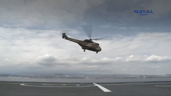 Pháp điều tàu sân bay trực thăng lớp Mistral cung cấp hỗ trợ y tế cho Dải Gaza