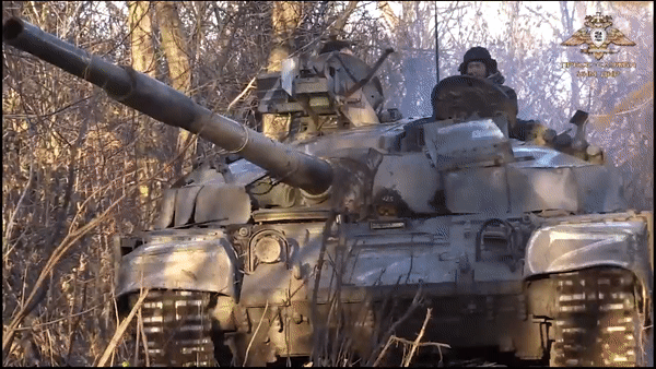 Ly khai miền Đông tung chiến lợi phẩm xe tăng T-64B1M 'quý hiếm' của Ukraine vào trận ảnh 1