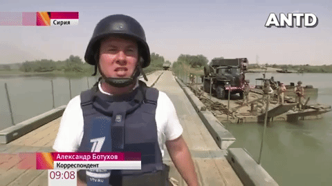 [ẢNH] Biến nỗi đau thành sức mạnh, Nga xây dựng cây cầu chỉ trong 2 ngày để diệt IS