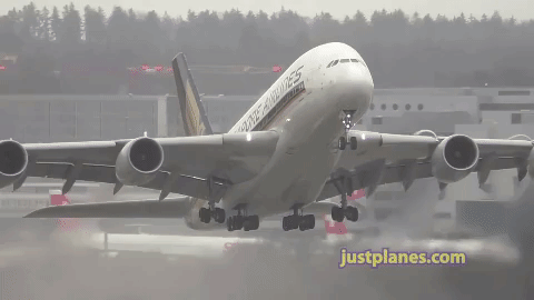 Thở phào khi siêu phi cơ A380 chở theo 520 người, bị tróc động cơ vẫn hạ cánh an toàn