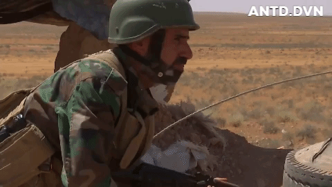[ẢNH] Hổ tướng Syria đã tới chảo lửa Idlib luyện quân, sẵn sàng quét sạch phiến quân?