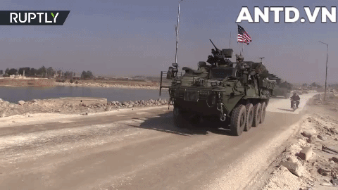 [ẢNH] Xe chiến đấu bộ binh Mỹ ầm ầm rút khỏi Syria ngay trong đêm