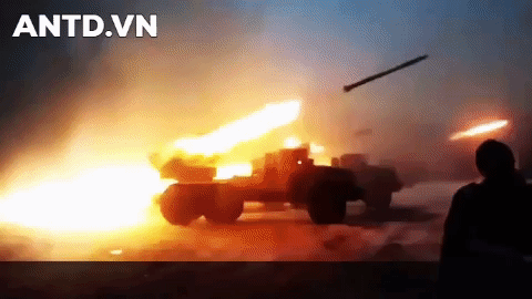 [ẢNH] Bão lửa BM-21 lấn át T-90 và Pantsir-S1 để giành vị thế chủ động trên chiến trường Syria