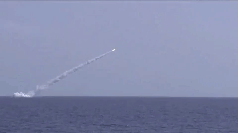 [ẢNH] Siêu tên lửa Kalibr vô tình phơi bày sự thật về chiến phí của Nga tại Syria?