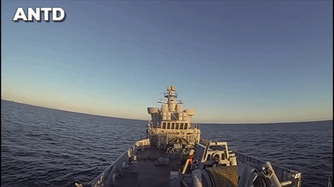 [ẢNH] Chiến hạm siêu dị Mỹ bất ngờ phóng sát thủ diệt hạm mạnh nhất thế giới gần biển Đông
