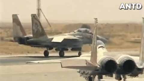 [ẢNH] F-15E Mỹ không kích tự phá hủy kho đạn cực lớn của mình tại Syria