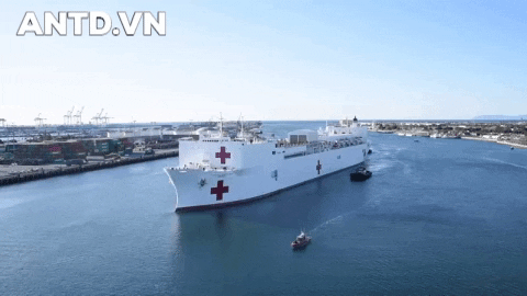 [ẢNH] Vận đen vây bám tàu bệnh viện được điều chống dịch Covid-19