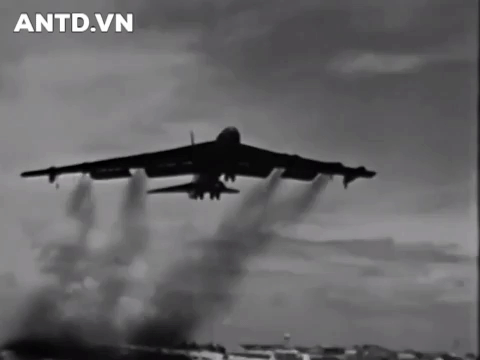 [ẢNH] Pháo đài bay B-52 Mỹ diễn tập 'voi đi bộ' ở đảo Guam