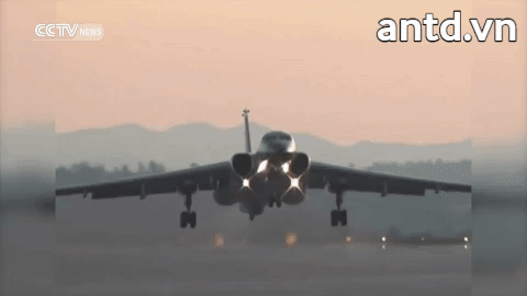 [ẢNH] Trung Quốc bị nghi triển khai máy bay ném bom chiến lược H-6K tới biên giới Ấn Độ