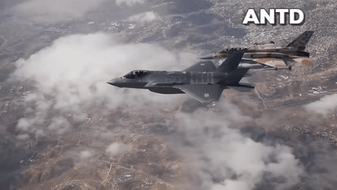 [ẢNH] Dù được Su-30 Nga bảo vệ, S-300 Syria vẫn bất lực trước F-35I Israel?