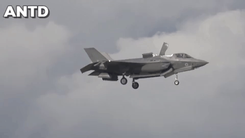 [ẢNH] F-35 Lightning II trúng thầu đơn hàng với số lượng khiến Su-57 phải 