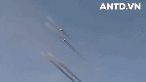 [ẢNH] Máy bay Nga oanh kích dữ dội Idlib sau khi phiến quân vượt qua 