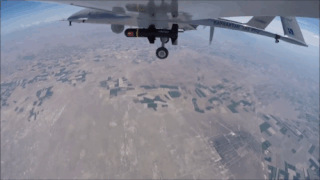 [ẢNH] UCAV Thổ Nhĩ Kỳ bay trên hành lang Đông Bắc Syria, sẵn sàng tấn công quân sự?