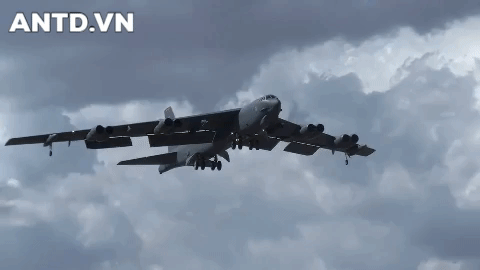 [ẢNH] B-52 Mỹ vội vã rút lui sau khi bị S-400 Nga 