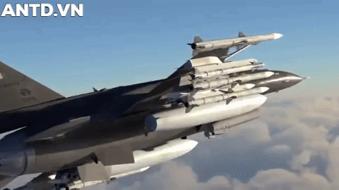 [ẢNH] Chiến đấu cơ NATO ào ạt xuất kích đánh chặn máy bay ném bom 