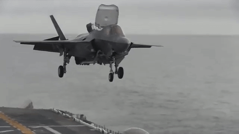 [ẢNH] Mỹ có thể biến khu trục hạm Arleigh Burke thành tàu sân bay nhờ tiêm kích F-35B?