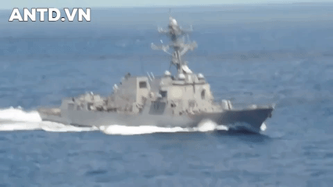 [ẢNH] Chiến hạm Mỹ áp sát Hoàng Sa đảm bảo tự do hàng hải ở Biển Đông