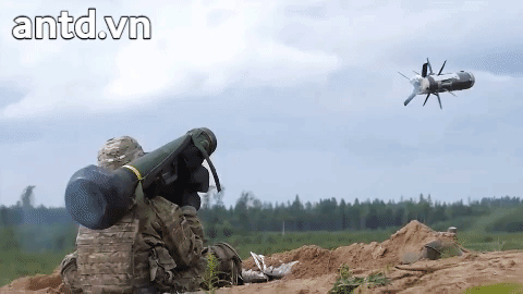 [ẢNH] Được Mỹ trang bị và huấn luyện, Javelin Ukraine sẵn sàng hủy diệt T-72B3 ly khai