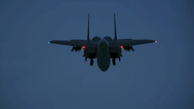 [ẢNH] Màn 'song kiếm hợp bích' giữa F-15E và F-22 tại Thái Bình Dương