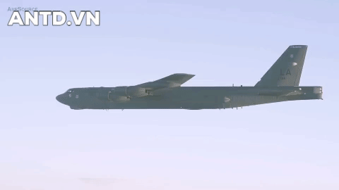 [ẢNH] B-52 Mỹ bay 4 ngày liên tục để dội bom phiến quân Taliban tại Afghanistan
