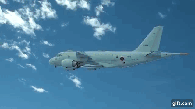 [ẢNH] Siêu máy bay trinh sát săn ngầm P-1 của Nhật lao khỏi đường băng