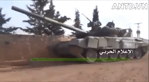 Xe tăng T-90 Syria dàn hàng tiến đánh phiến quân thân Thổ Nhĩ Kỳ tại Idlib