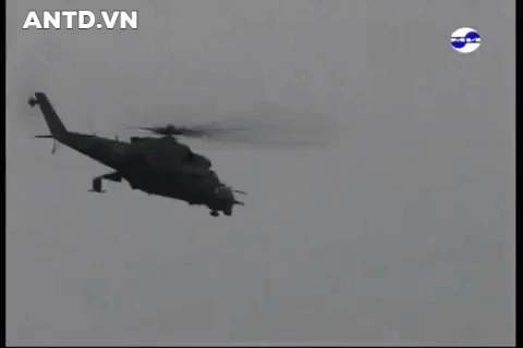 'Xe tăng bay' Mi-24 Nga bị tên lửa phòng không Stinger Ukraine bắn cháy