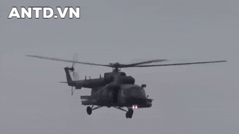 Trực thăng Mi-8 Nga đang thả đặc nhiệm thì bị Ukraine tập kích tại đảo Rắn