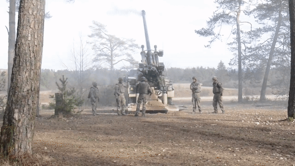 Pháo tự hành CAESAR của Pháp sản xuất chính thức tham chiến tại Ukraine