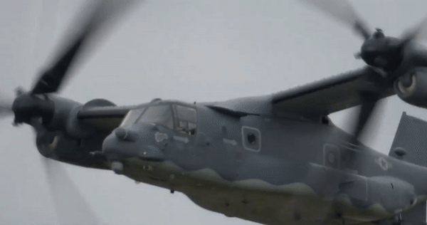 Trực thăng siêu dị MV-22B Osprey của Mỹ lao xuống sa mạc