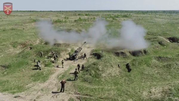 Đoàn xe tăng Nga ẩn mình dưới công sự ngầm vẫn bị pháo binh Ukraine tiêu diệt